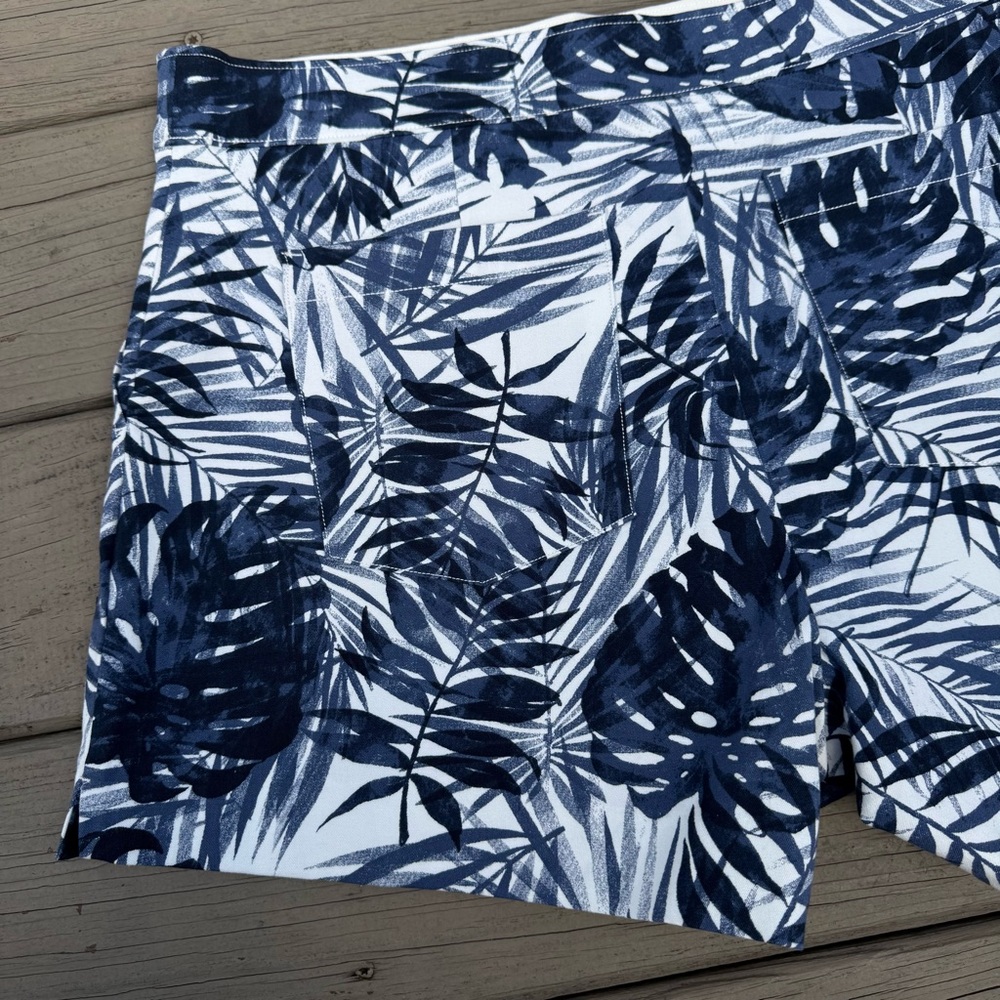 NWOT Spanx On-the-Go Tropical Print Shorts “4 in Navy Blue White size L - Picture 7 of 11